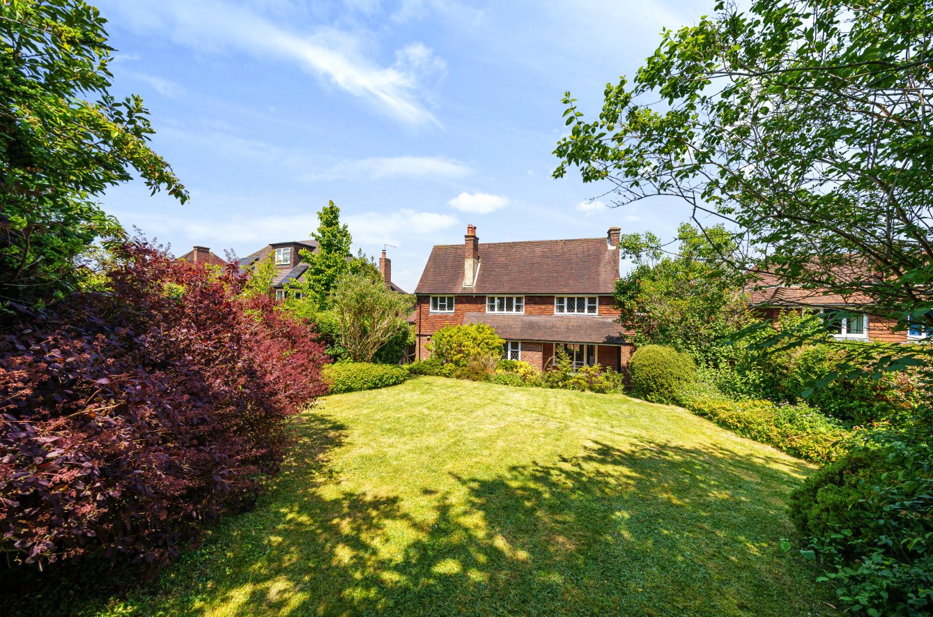 4 bedroom Detached House for sale in Guildford