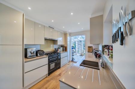 Newly Fitted Kitchen