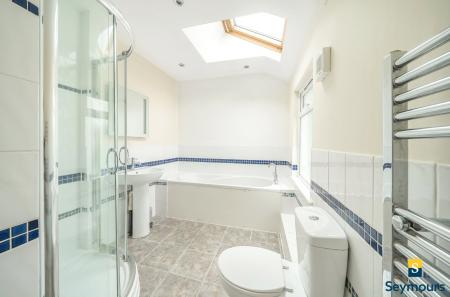 En-Suite Bathroom