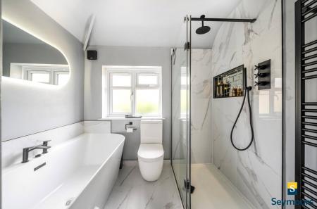 Fammily Bathroom