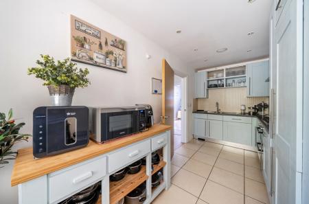 1318894-11-686b68...