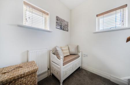 1318894-5-686b68c...