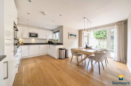 Kitchen/Dining