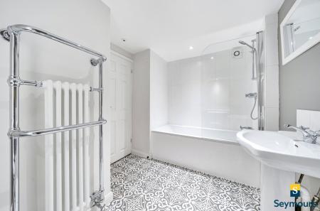 En-Suite Bathroom