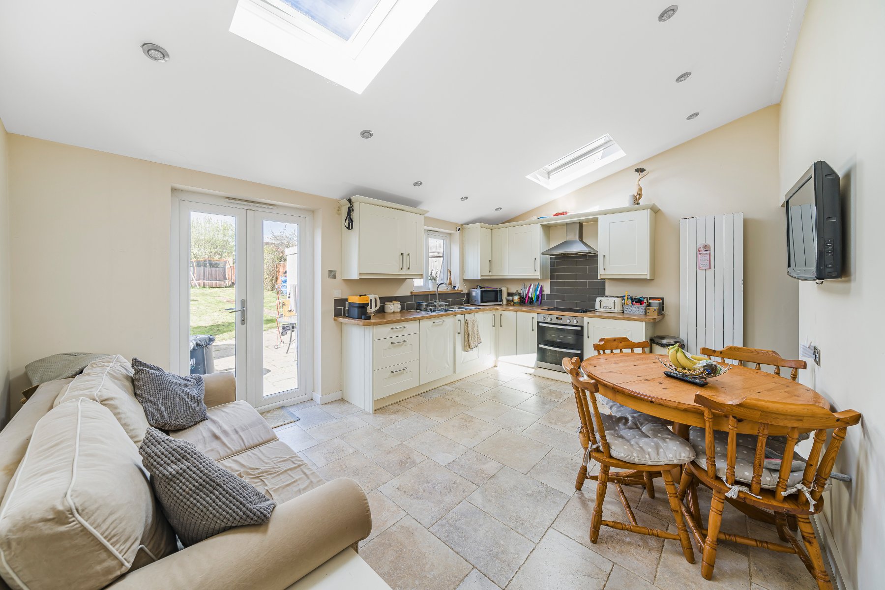 3 bedroom SemiDetached House for sale in New Haw