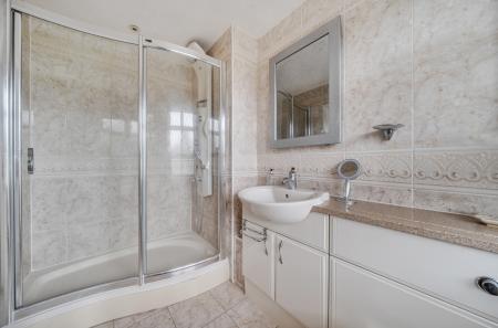 1380427-1-6913835...