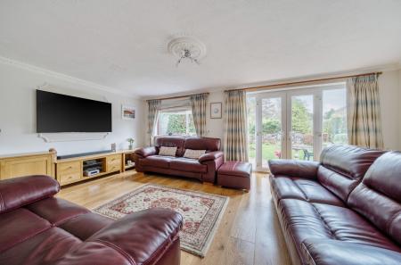 1380427-13-691383...