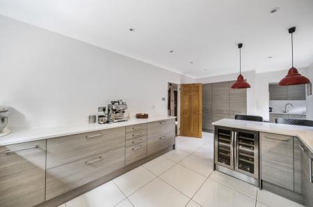 1310546-4-686bd5f...