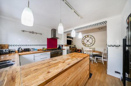 1333452-4-688b98e...