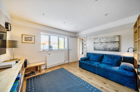 1365139-16-68e775...