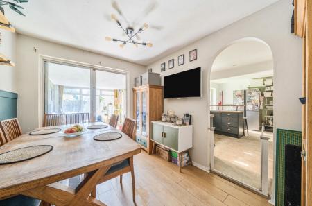 1360568-7-68dc0da...