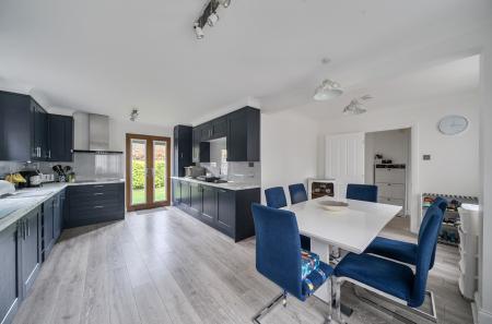 1373149-12-6904ae...