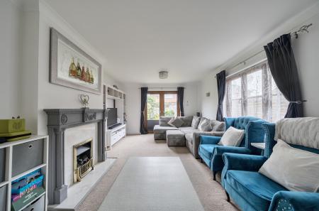 1373149-9-6904ae7...