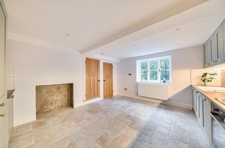 1377031-16-690e04...