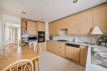 1376730-7-690c894...