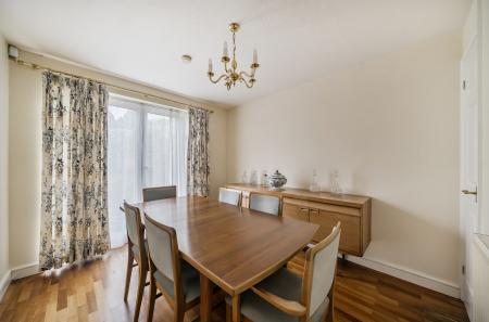 1376730-9-690c898...