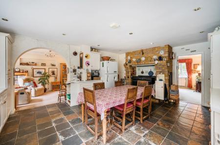 1385762-43-692da7...