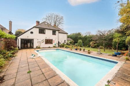 1385762-15-692da4...