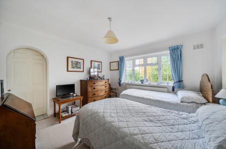 1385762-29-692da6...