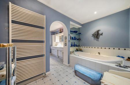 1385762-26-692da6...