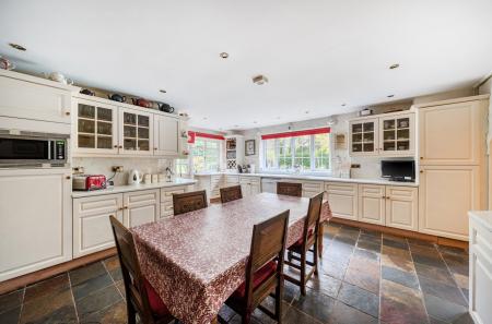 1385762-45-692da8...