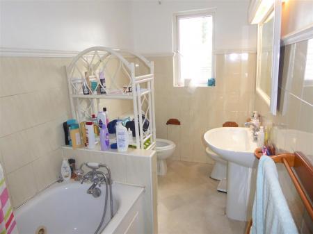 En-Suite Bathroom