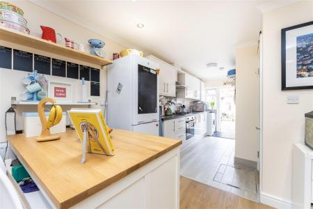 Modern Fitted Kitchen