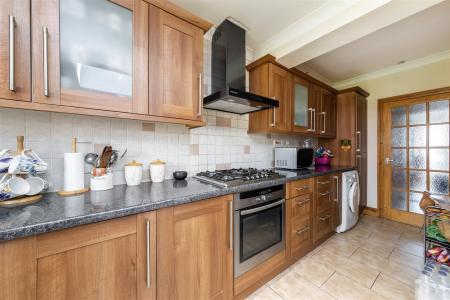 L-Shaped Extended Kitchen/Breakfast Room