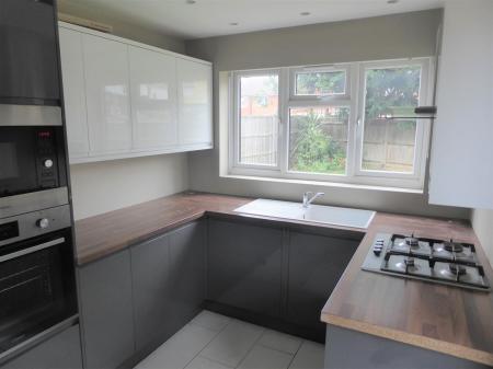 Modern Re-Fitted Kitchen