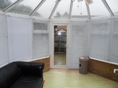 1 Hollygrove Close conservatory.JPG