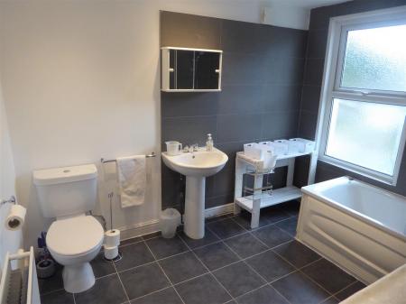 Re-Fitted Modern Family Bathroom