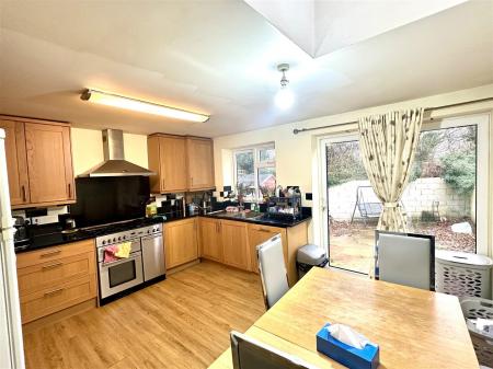 Kitchen 4.jpg