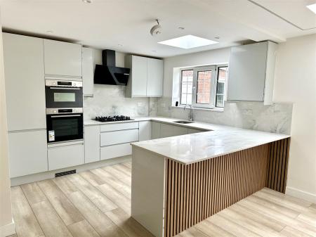 Kitchen Main.jpg