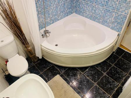 Modern Bathroom Suite