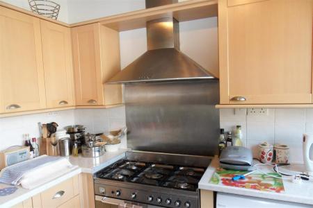 16 Penwerris Court kitchen.jpg