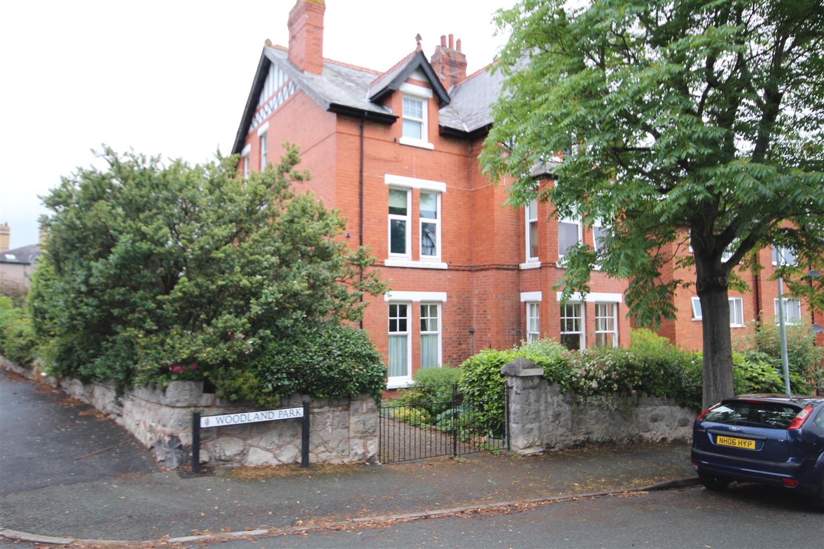 2 bedroom Flat for sale in Colwyn Bay