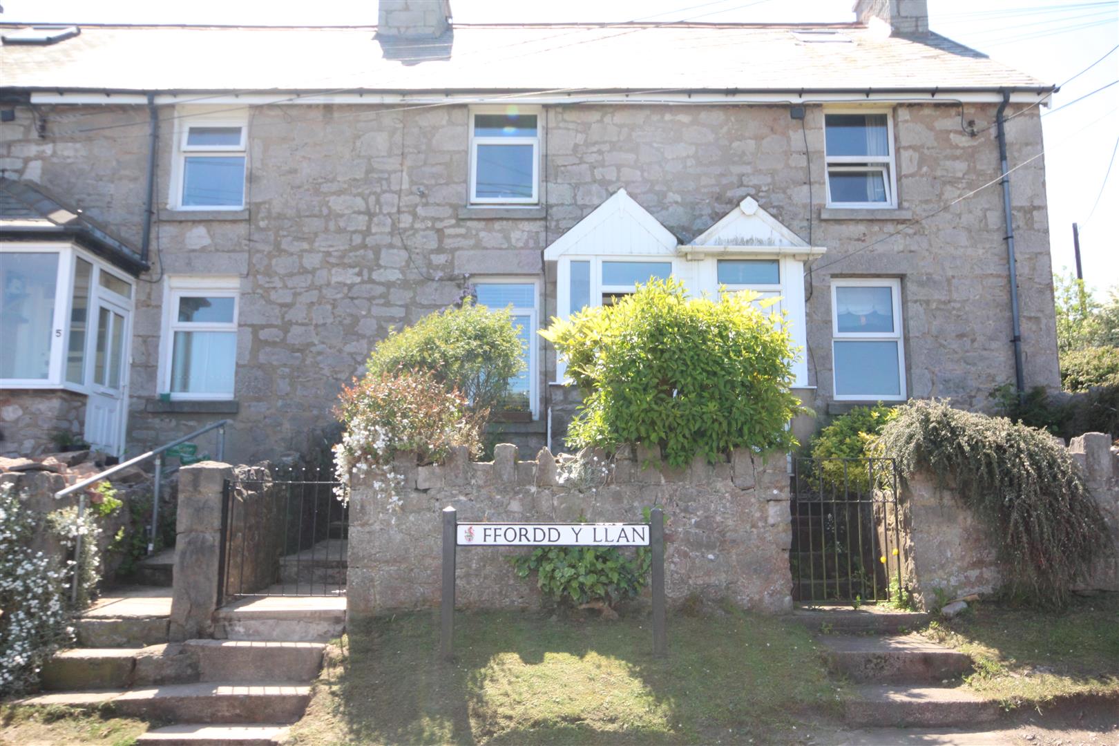 2 bedroom Cottage for sale in Llysfaen
