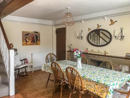 78 Dining room.jpg