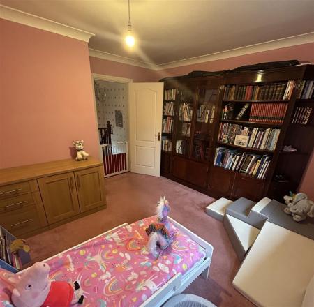 12 Cwrt Bedw Pink Room.jpeg