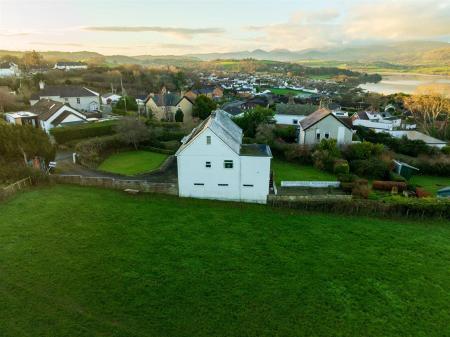 Min y Maes b7843728-6b89-48b8-8a59-ba69a84d04e2.jp