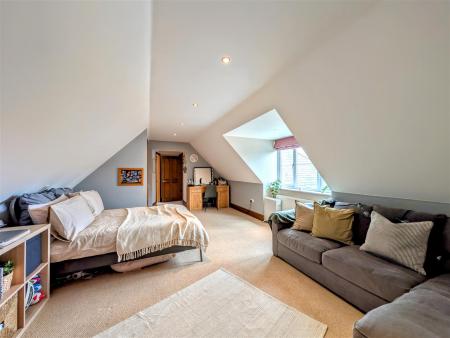 BEDROOM 2