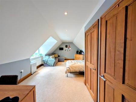 BEDROOM 2