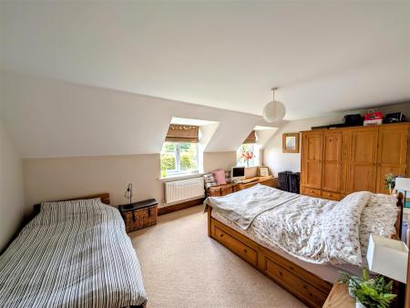BEDROOM 4