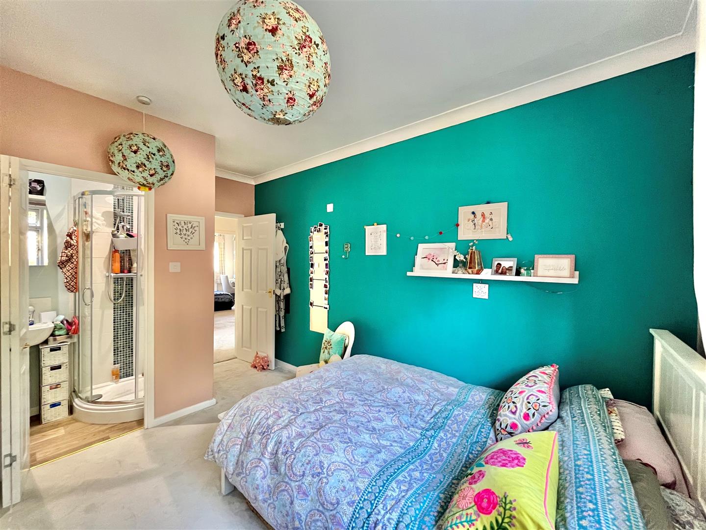 5 bedroom Detached House for sale in Gloucester