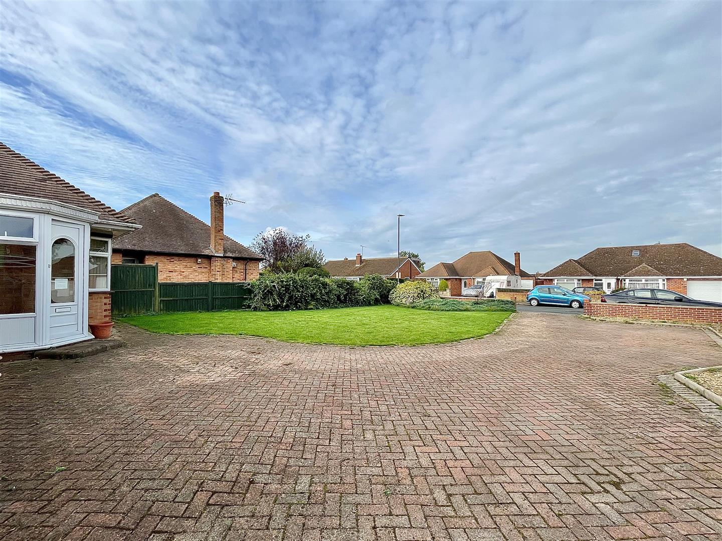 3 bedroom Detached Bungalow for sale in Cheltenham, Glos