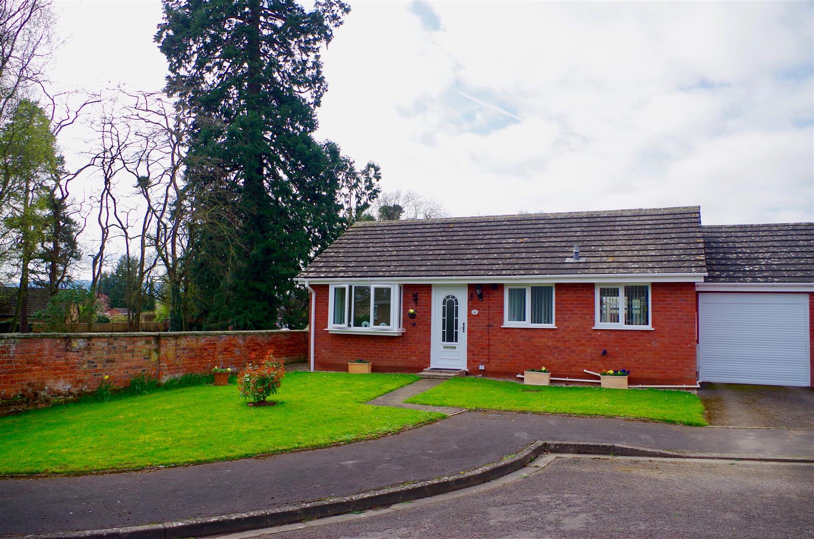2 bedroom Bungalow for sale in Newent