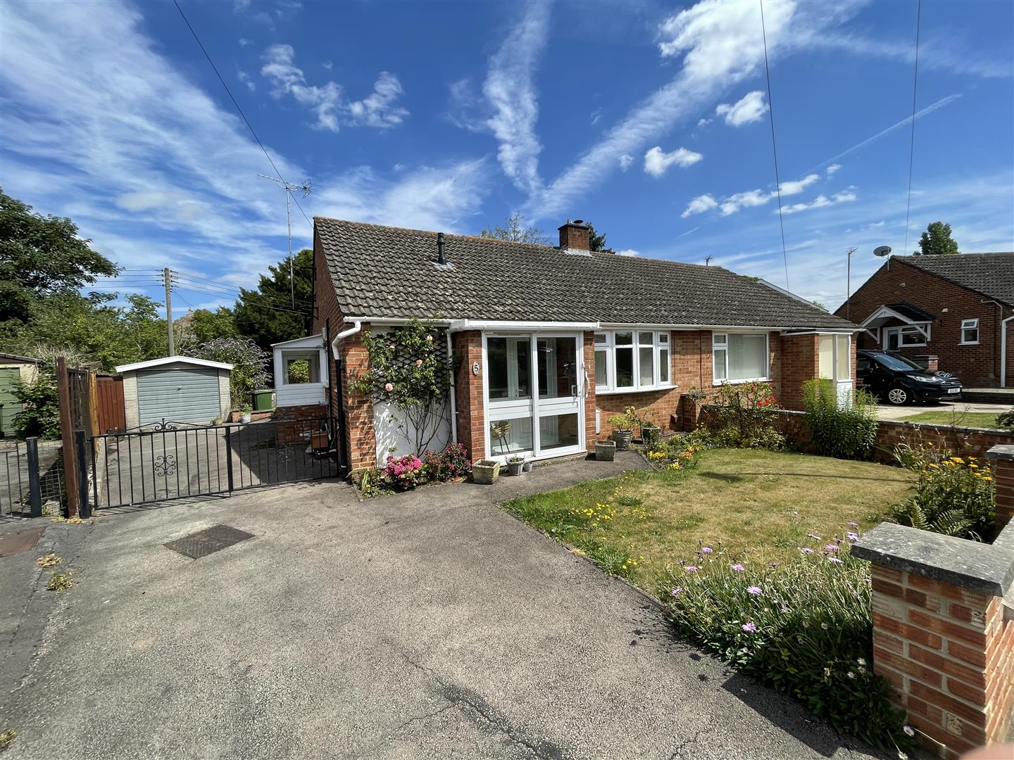 2 bedroom Semi-Detached Bungalow for sale in Newent