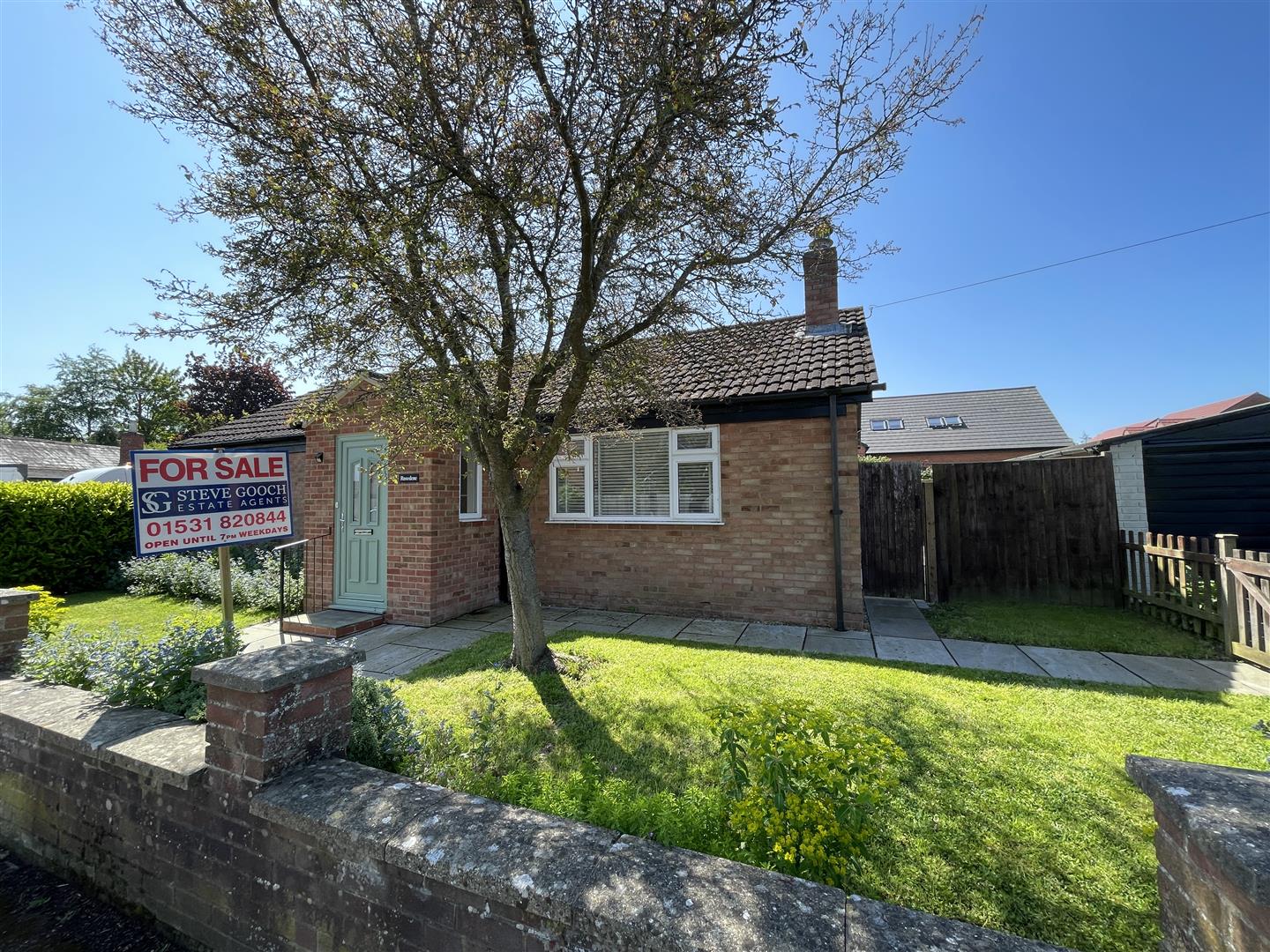 3 bedroom Detached Bungalow for sale in Staunton