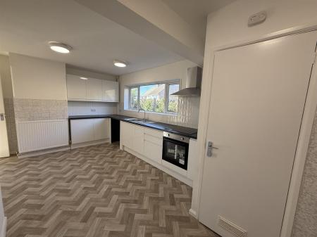 Kitchen 3 of 4