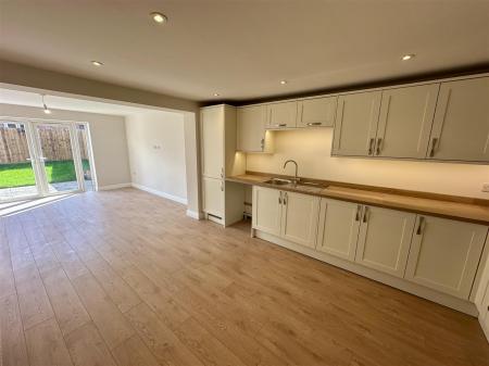 Open Plan Kitchen Diner (2/5)